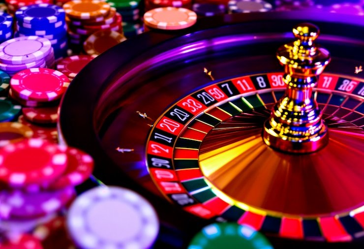 Tampilan antarmuka aplikasi pencetwin di perangkat Android menampilkan meja live-dealer dan menu navigasi